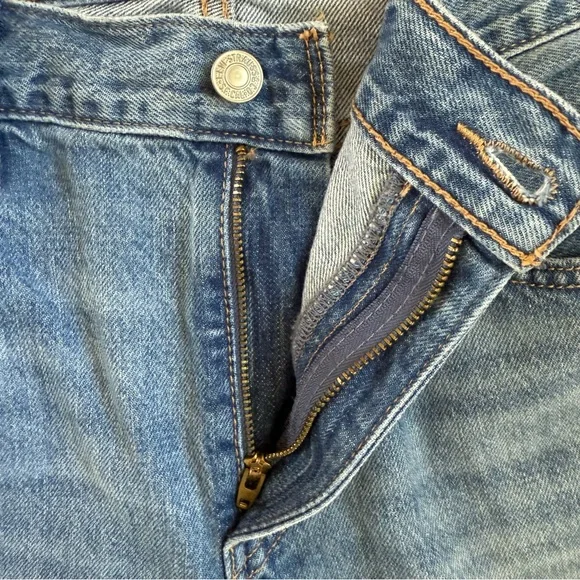 Levi’s Women’s Size 31 Waist Low Pro Straight Medium Wash Denim - Picture 10 of 11